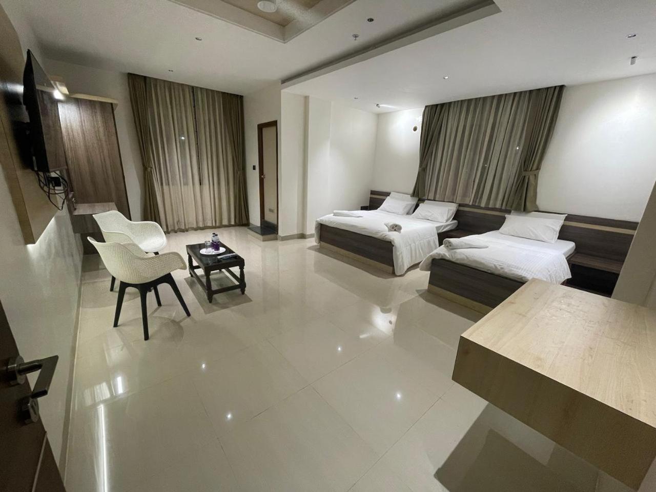 Model Grand Inn بيلاري المظهر الخارجي الصورة
