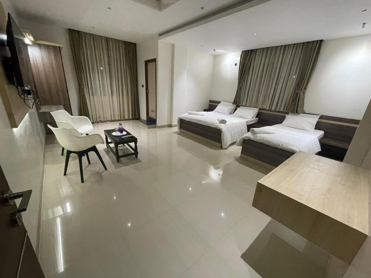 Model Grand Inn بيلاري المظهر الخارجي الصورة