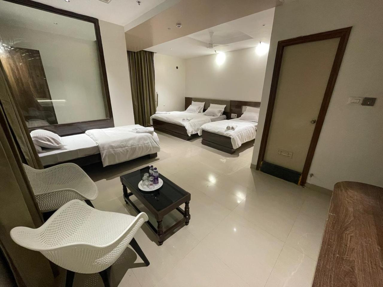 Model Grand Inn بيلاري المظهر الخارجي الصورة