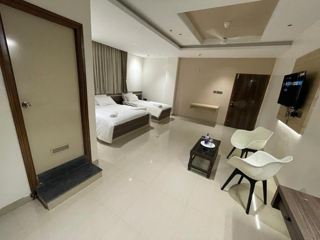 Model Grand Inn بيلاري المظهر الخارجي الصورة