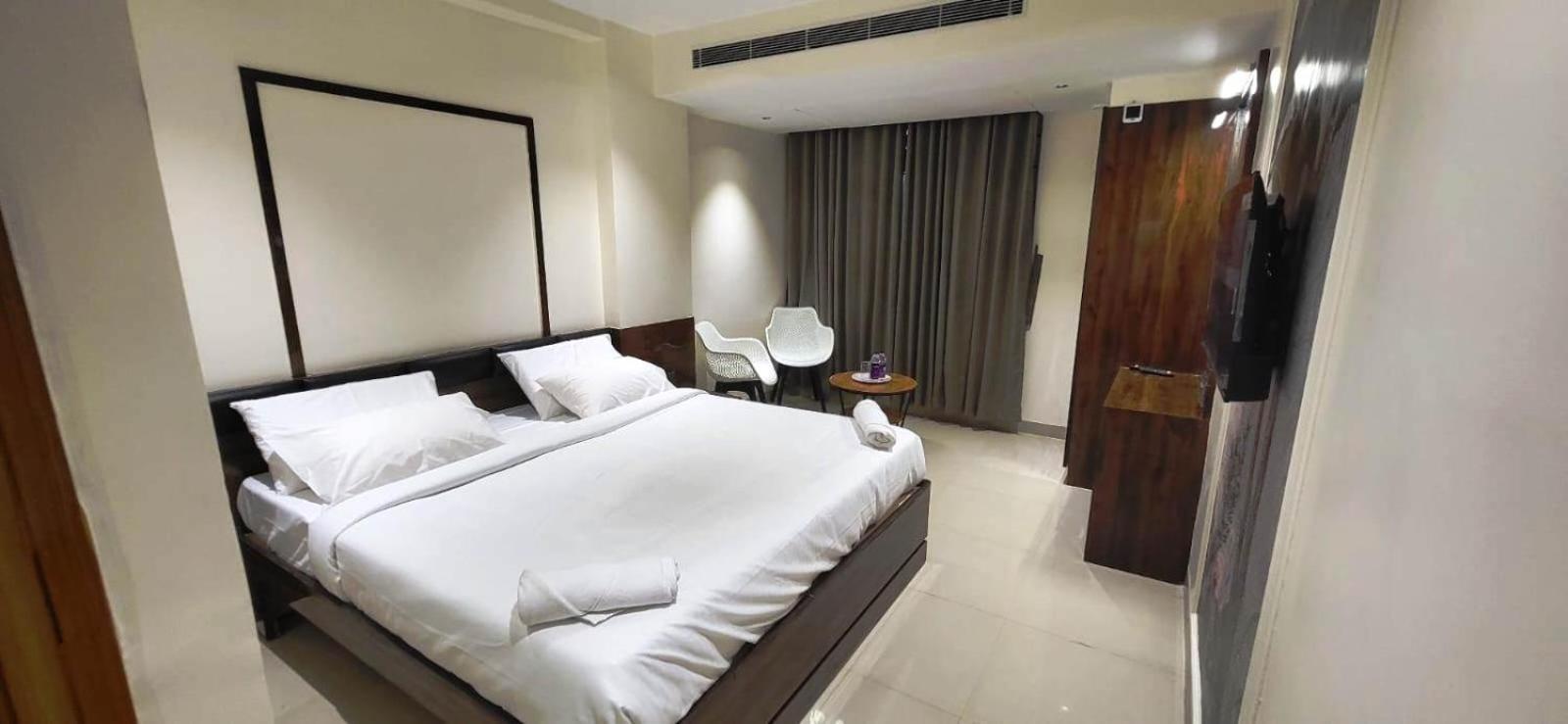Model Grand Inn بيلاري المظهر الخارجي الصورة