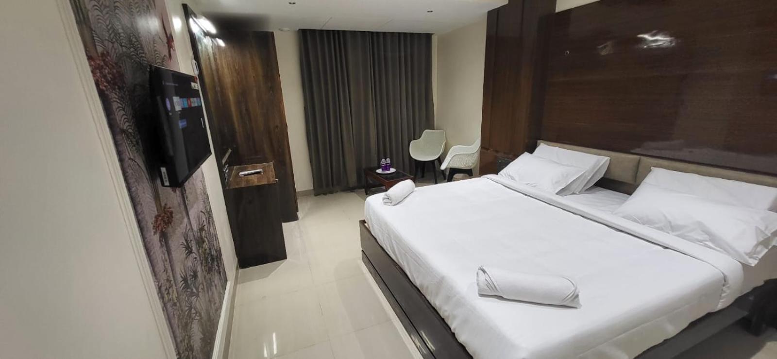 Model Grand Inn بيلاري المظهر الخارجي الصورة